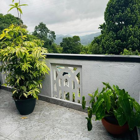 La Isla Homestay Kandy Bagian luar foto