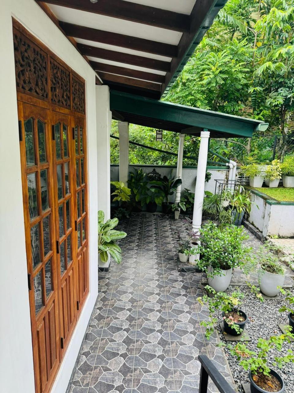 La Isla Homestay Kandy Bagian luar foto